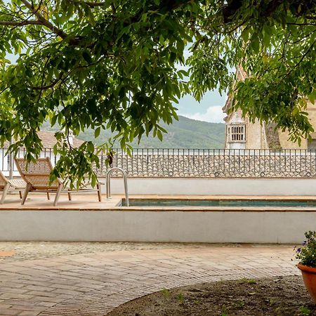 Apartamentos Turisticos El Patio Del Nogal グアダルペ エクステリア 写真