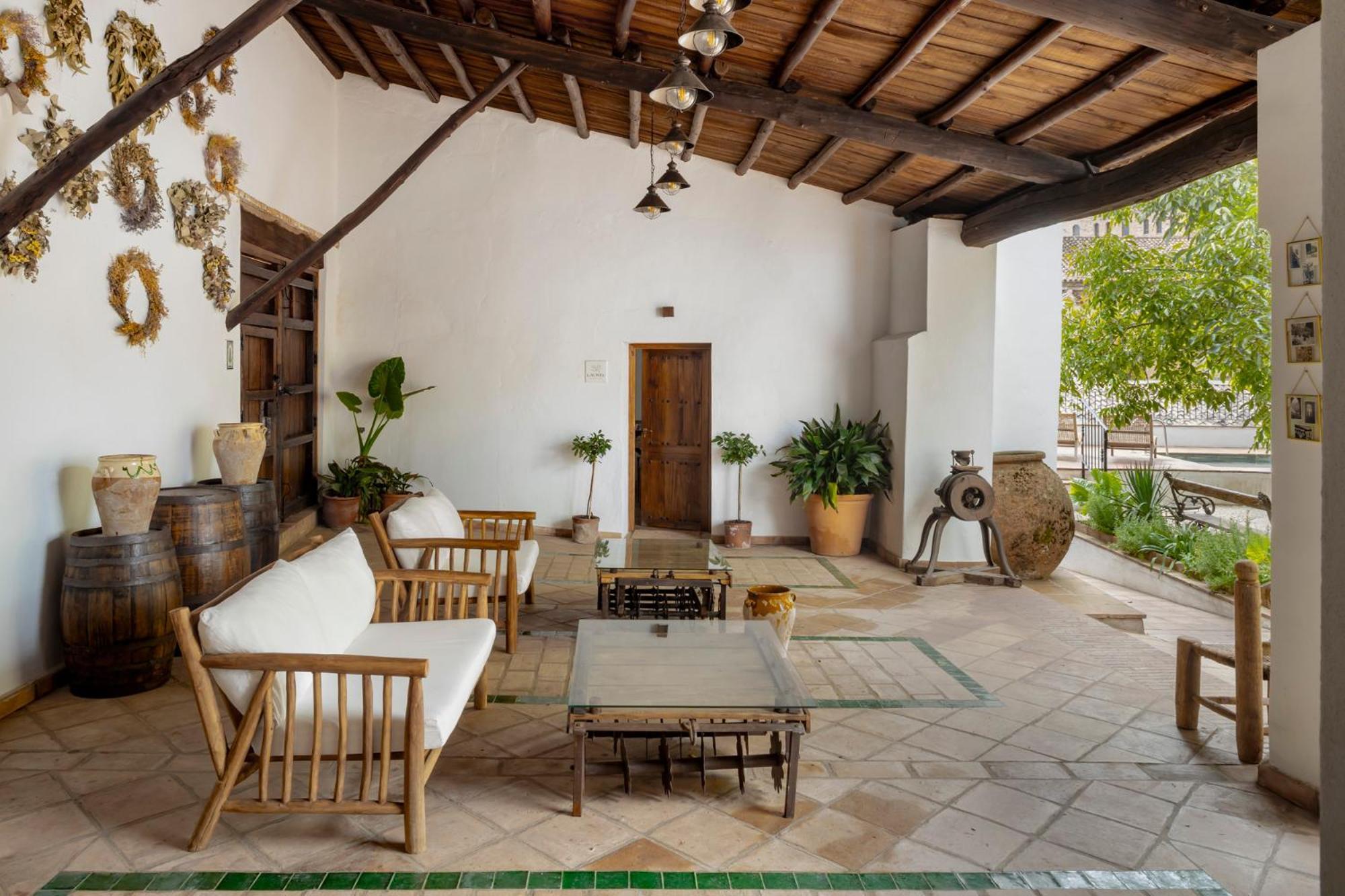 Apartamentos Turisticos El Patio Del Nogal グアダルペ エクステリア 写真