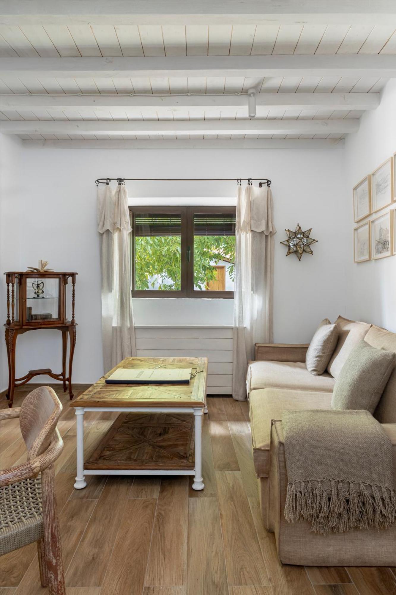 Apartamentos Turisticos El Patio Del Nogal グアダルペ エクステリア 写真